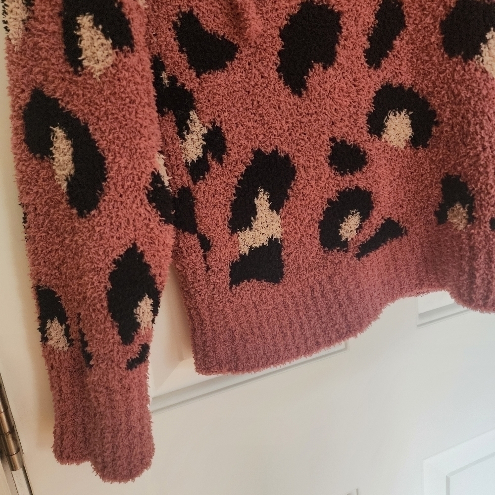 Comfy Cozy leopard print pullover hood soft cozy sweater size large - Picture 3 of 7